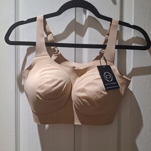 Evelyn Bobbie Structured Scoop Bra Size: M Color: Sand